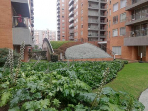 Hermosa habitación privada en conjunto residencial cerca al Aeropuerto y terminal de Bogotá, zonas comunes se comparten con 1 persona